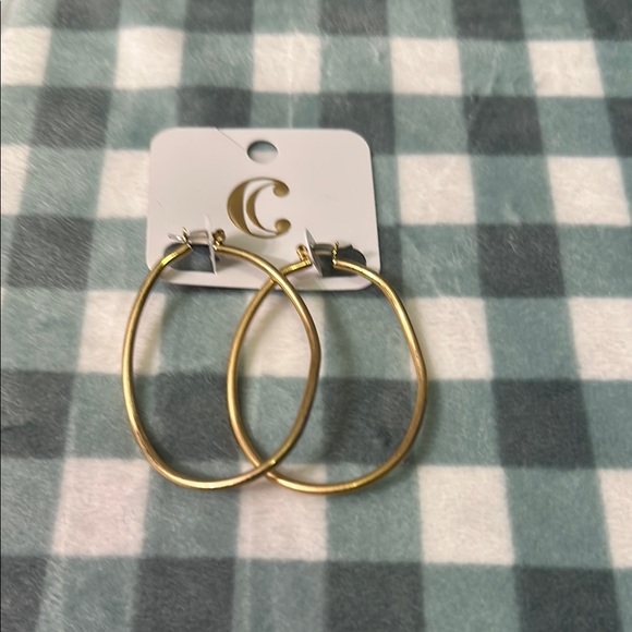 Charming Charlie Gold Oval Hoop Earrings nwt 💕 3x15$ - Picture 1 of 7